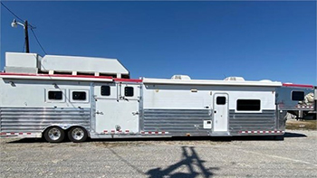 2009 4-STAR HORSE TRAILER