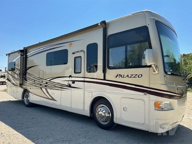 2014 THOR MOTOR COACH PALAZZO 33.2