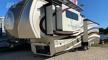2015 CROSSROADS REDWOOD 3821RL