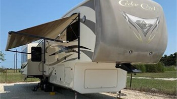 2015 FOREST RIVER CEDAR CREEK 38CK