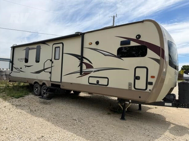 2018 FOREST RIVER ROCKWOOD SIGNATURE ULTRA LITE 8335BSS