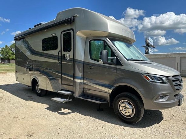 2021 Tiffin Wayfarer 25RW
